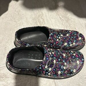 Klogs size 8 Womens